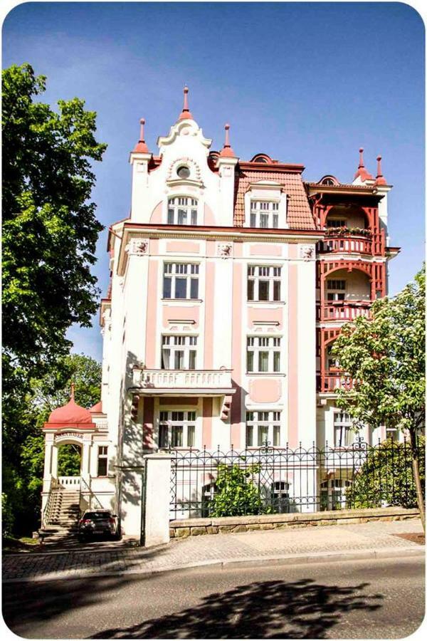 Apartman Vila Bayer 卡罗维发利 外观 照片